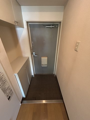 OSビルの玄関