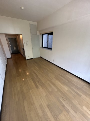 OSビルの居間・リビング