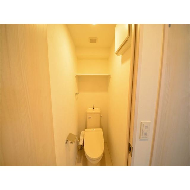 CREST TAPP 神戸湊町 NOIRのトイレ|コンパクトで使いやすいトイレです