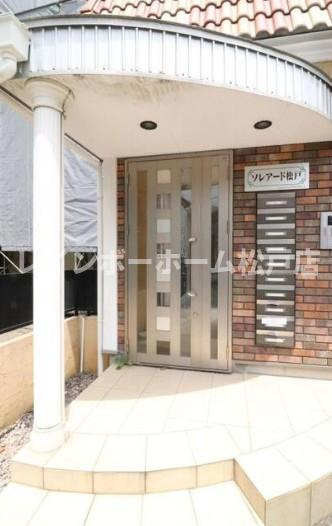 松戸市松戸のアパートのエントランス|エントランスです