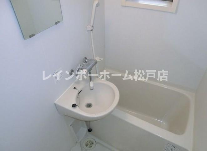 松戸市松戸のアパートの浴室|日々の暮らしに欠かせないお風呂です