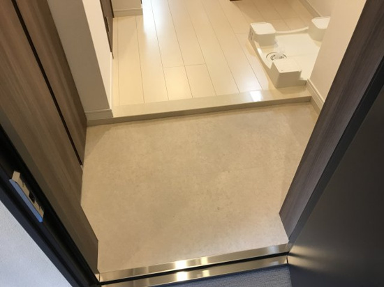 クレヴィスタ浅草の玄関