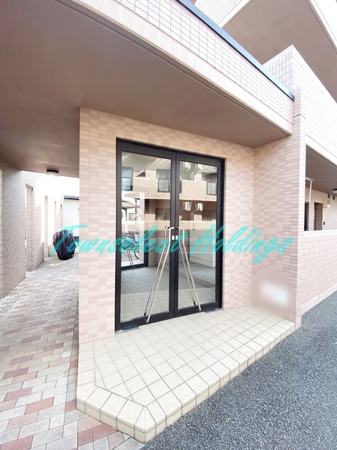 藤沢市鵠沼神明４丁目の賃貸マンションのエントランス