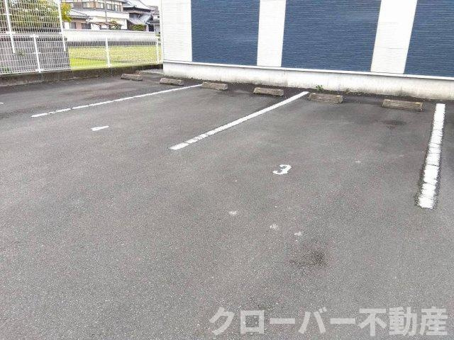 レオネクストグランデ　プリモの駐車場