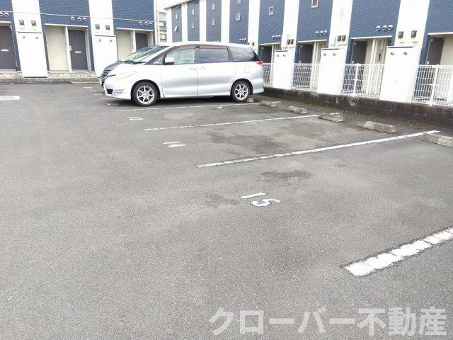 レオネクストグランデ　プリモの駐車場