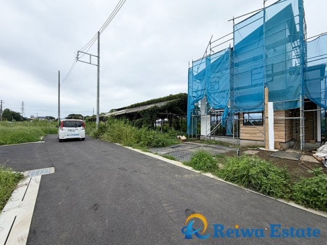 新築戸建　高座郡寒川町田端の前面道路含む現地写真