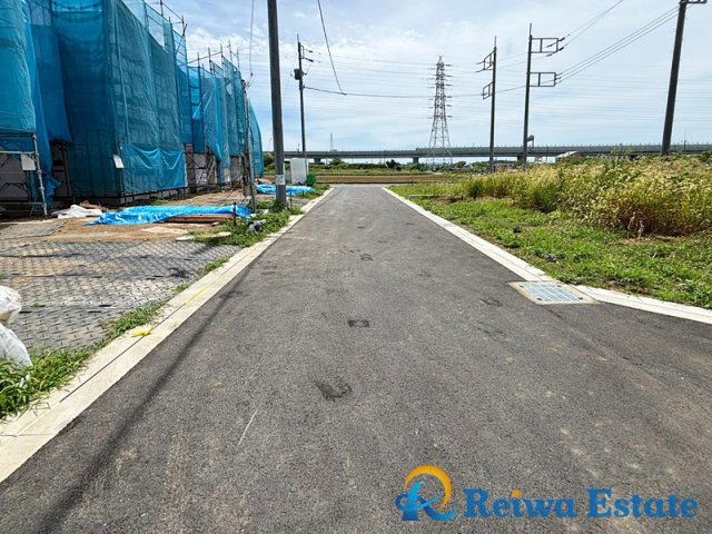 新築戸建　高座郡寒川町田端の前面道路含む現地写真