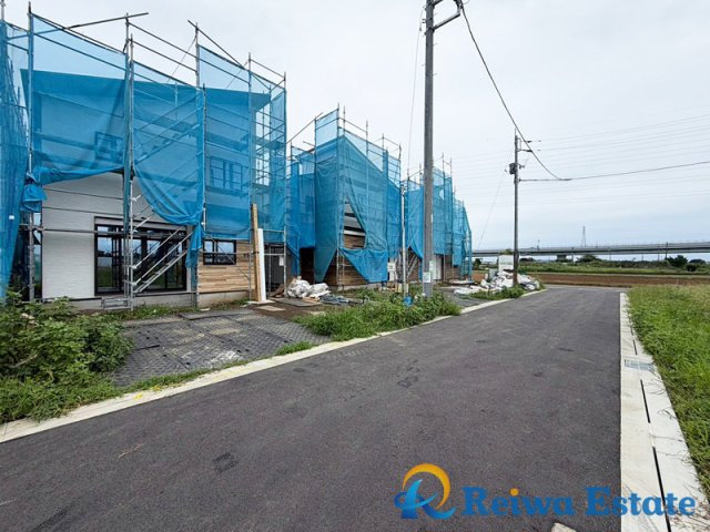 新築戸建　高座郡寒川町田端の前面道路含む現地写真
