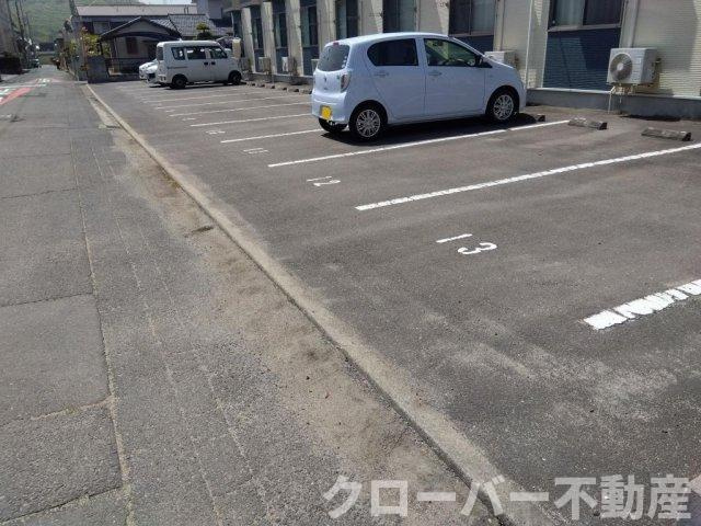 レオネクストグロワールの駐車場