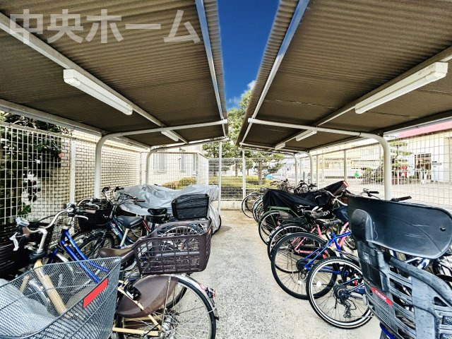 立花パーク・ホームズの駐輪場|【自転車置き場】最新の空き状況や費用などの詳細は担当スタッフまでお問い合わせください。