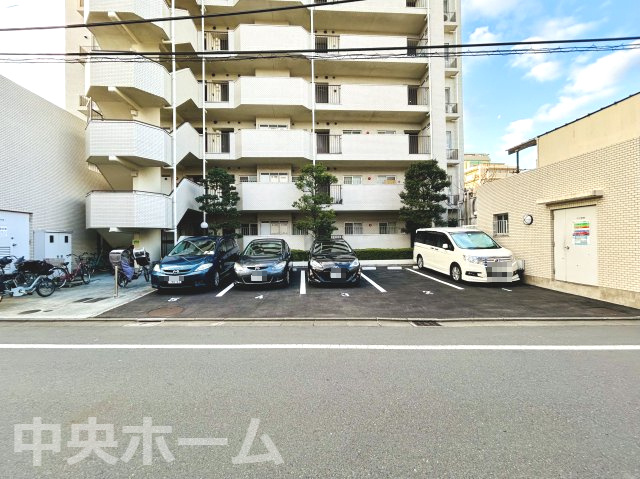 立花パーク・ホームズの駐車場|【敷地内駐車場】最新の空き状況や費用などの詳細は担当スタッフまでお問い合わせください。