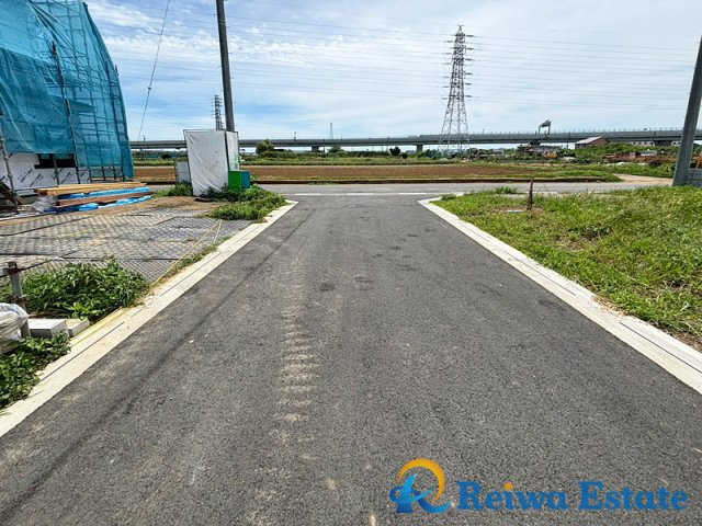 新築戸建　高座郡寒川町田端の前面道路含む現地写真