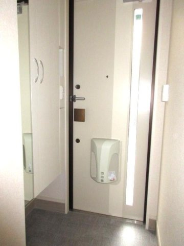 蒼の杜 風の玄関|★玄関には鏡付きのシューズボックスがあります★