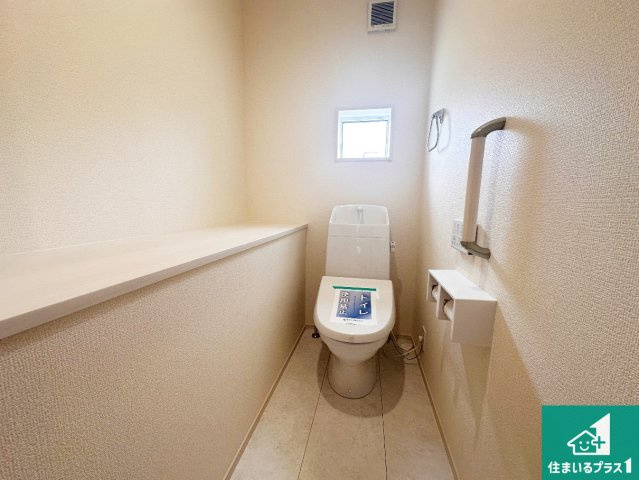 高砂市米田町米田　第1期　新築一戸建てのトイレ|1・2階の2ヶ所にあるので、朝の忙しい時間の順番待ちもなく、深夜の利用にも大変便利です。