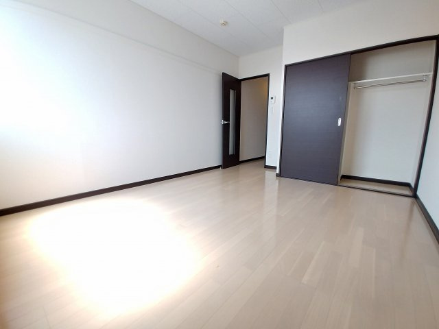 明石市二見町東二見のアパートの居間・リビング