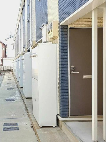 明石市魚住町西岡のアパートの玄関