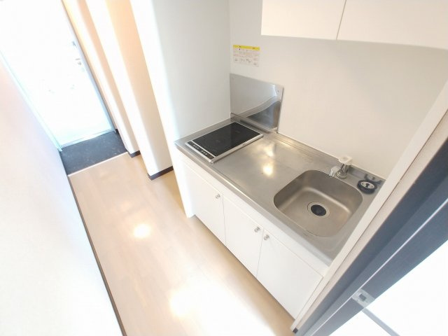 明石市魚住町西岡のアパートのキッチン|キッチン：2口電気コンロ