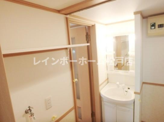 松戸市新松戸２丁目のアパートの独立洗面台
