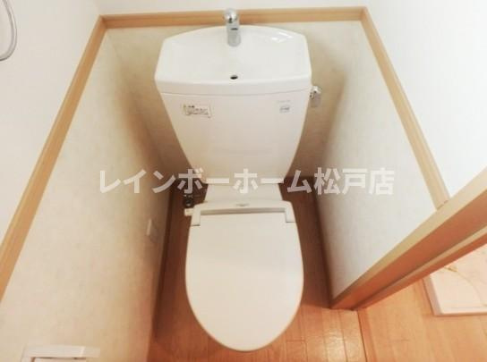 松戸市新松戸２丁目のアパートのトイレ|落ち着いたトイレです