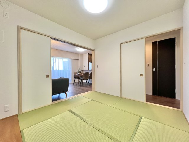 サンクレイドル磐田の和室|約5.5帖の和室は、畳を張替えしております、押入れも備わっております。