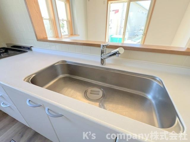 ●茅ヶ崎市南湖5丁目　中古戸建のキッチン|耐久性に優れたステンレス素材のシンク◇