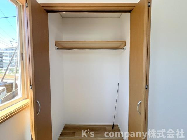 ●茅ヶ崎市南湖5丁目　中古戸建の収納|洋室5.2帖の収納スペース◇