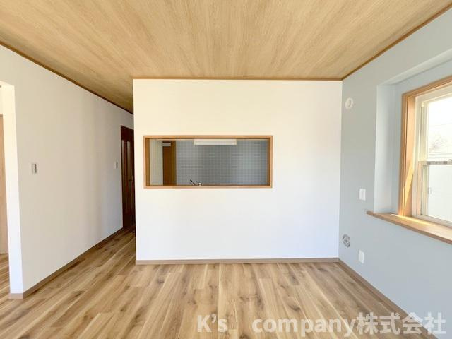 ●茅ヶ崎市南湖5丁目　中古戸建のキッチン|リビングにいるご家族を感じながらお料理ができる対面キッチン☆