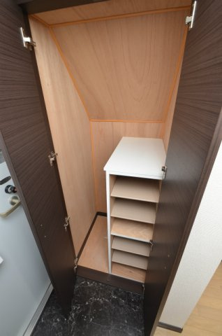 直方市大字感田のアパートの玄関