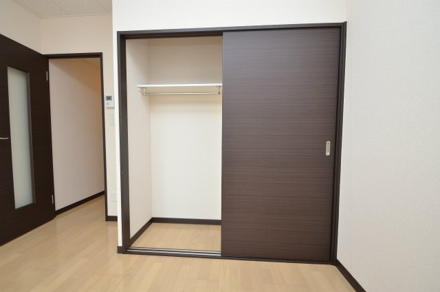 直方市大字感田のアパートの収納