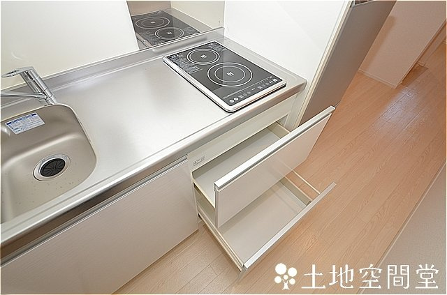中間市岩瀬西町のアパートのキッチン