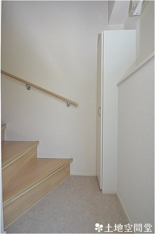 中間市岩瀬西町のアパートの玄関