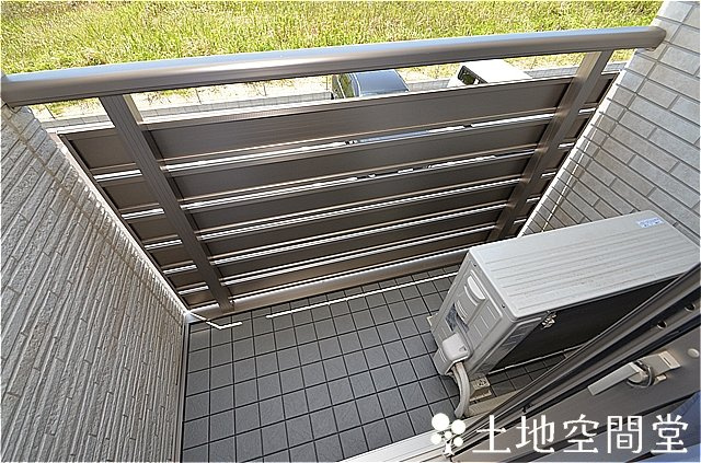 中間市岩瀬西町のアパートの駐車場