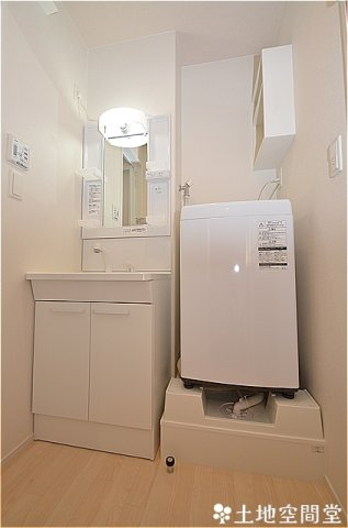 中間市岩瀬西町のアパートの洗面所