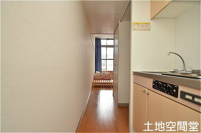 中間市深坂１丁目のアパートの玄関
