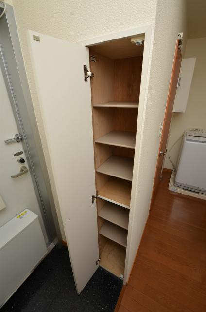 中間市岩瀬１丁目のアパートの玄関