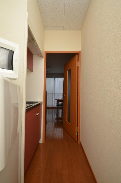 中間市岩瀬１丁目のアパートの玄関