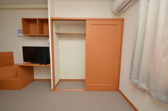 レオパレスフカサカ南の収納
