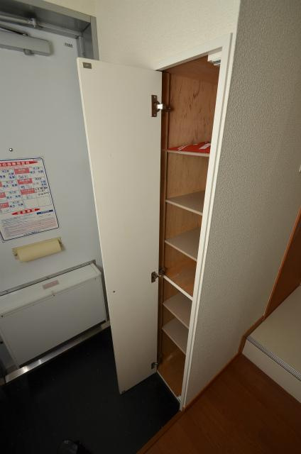レオパレスフカサカ南の玄関