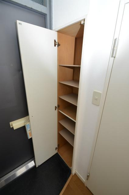 北九州市若松区高須東２丁目のアパートの玄関
