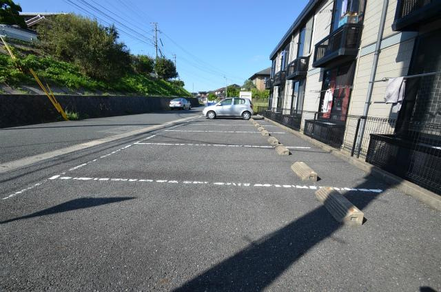 北九州市若松区高須東２丁目のアパートの駐車場