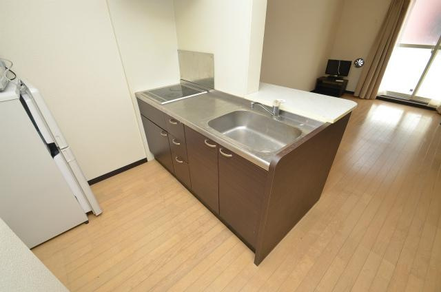 遠賀郡遠賀町松の本３丁目のアパートのキッチン