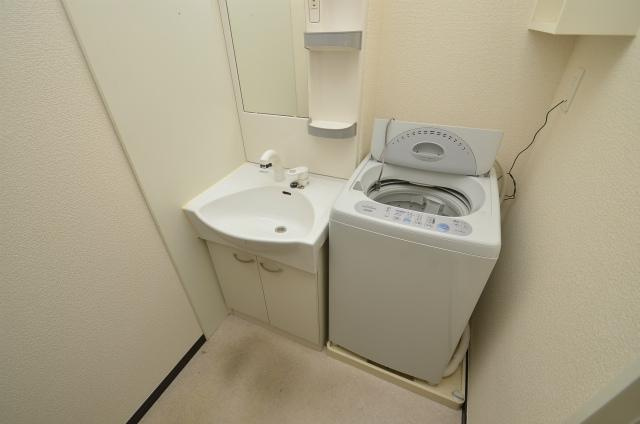 遠賀郡遠賀町松の本３丁目のアパートの洗面所