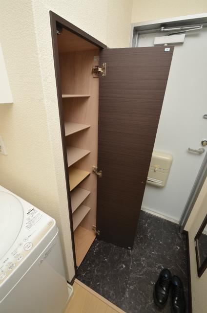 北九州市八幡東区勝山２丁目のアパートの玄関