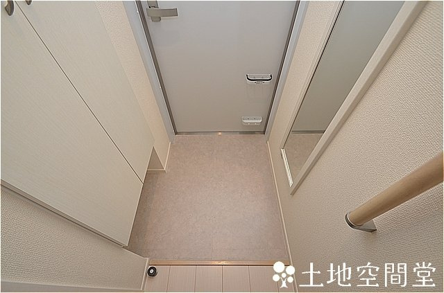 北九州市八幡西区高江４丁目のアパートの玄関
