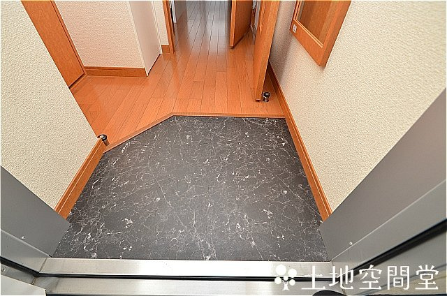 北九州市八幡西区市瀬２丁目のアパートの玄関