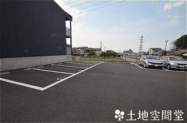 北九州市八幡西区市瀬２丁目のアパートの駐車場