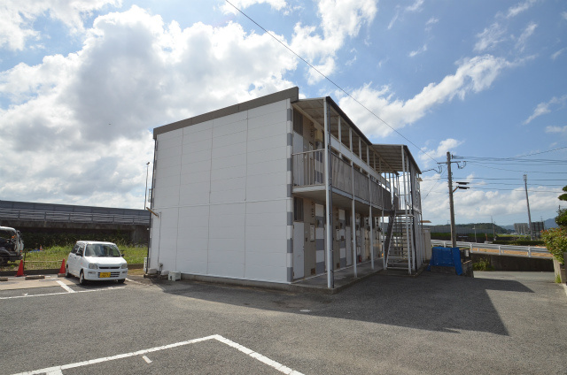 遠賀郡遠賀町大字別府のアパート