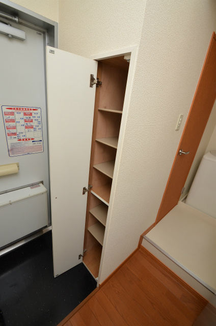 北九州市八幡西区船越１丁目のアパートの玄関