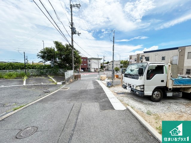 29(土)30(日)現地説明会　奈良市中山町　第16期　新築一戸建ての前面道路含む現地写真|駅やスーパー、小学校・中学校等日常生活に欠かせない情報や道のりもご紹介いたしますのでお気軽にご相談ください。