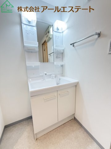 サンロイヤル加古川リバージュⅢ号館　　中古マンションの独立洗面台